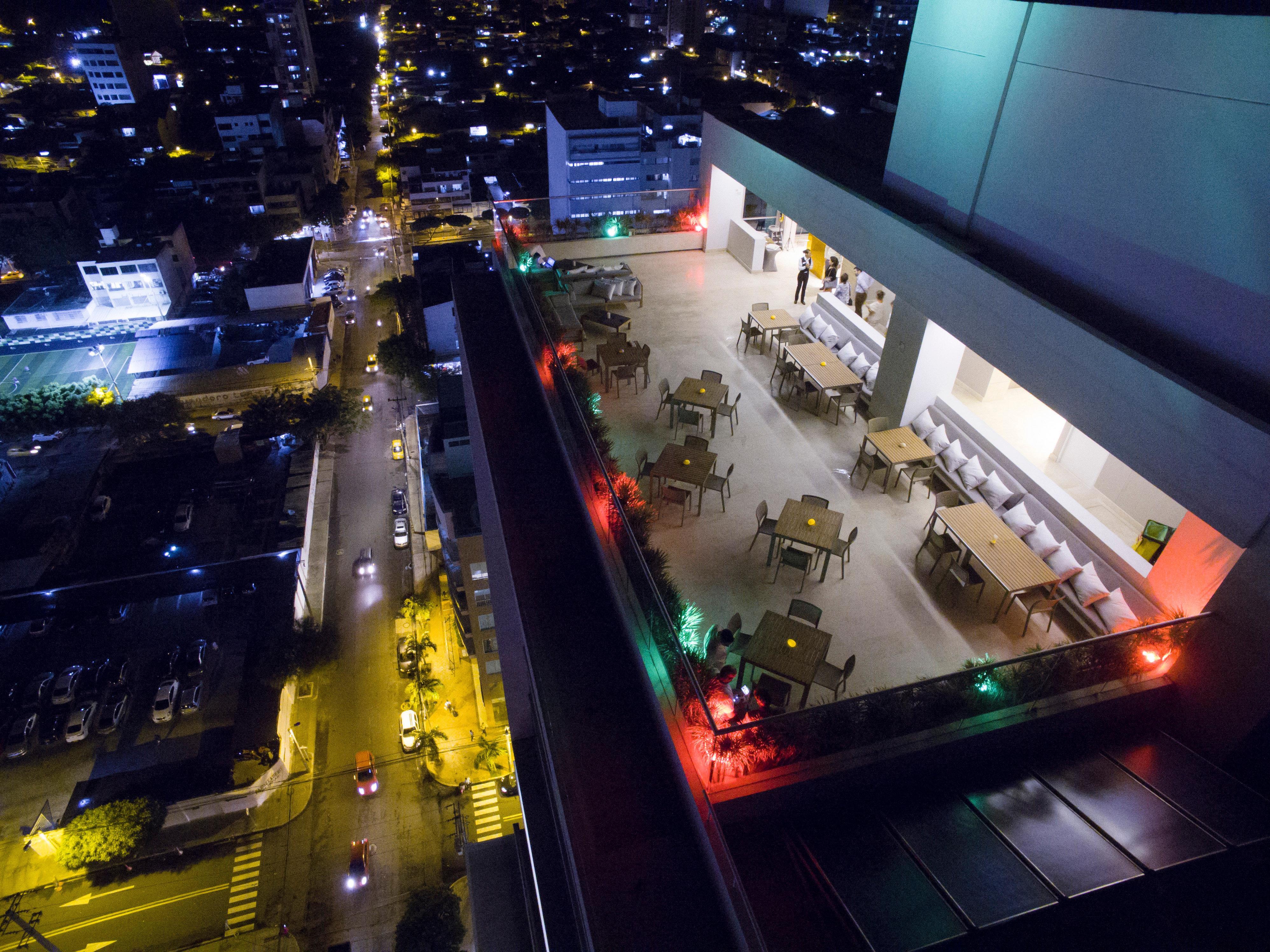 Holiday Inn Cucuta By Ihg Dış mekan fotoğraf Sky bar at the hotel