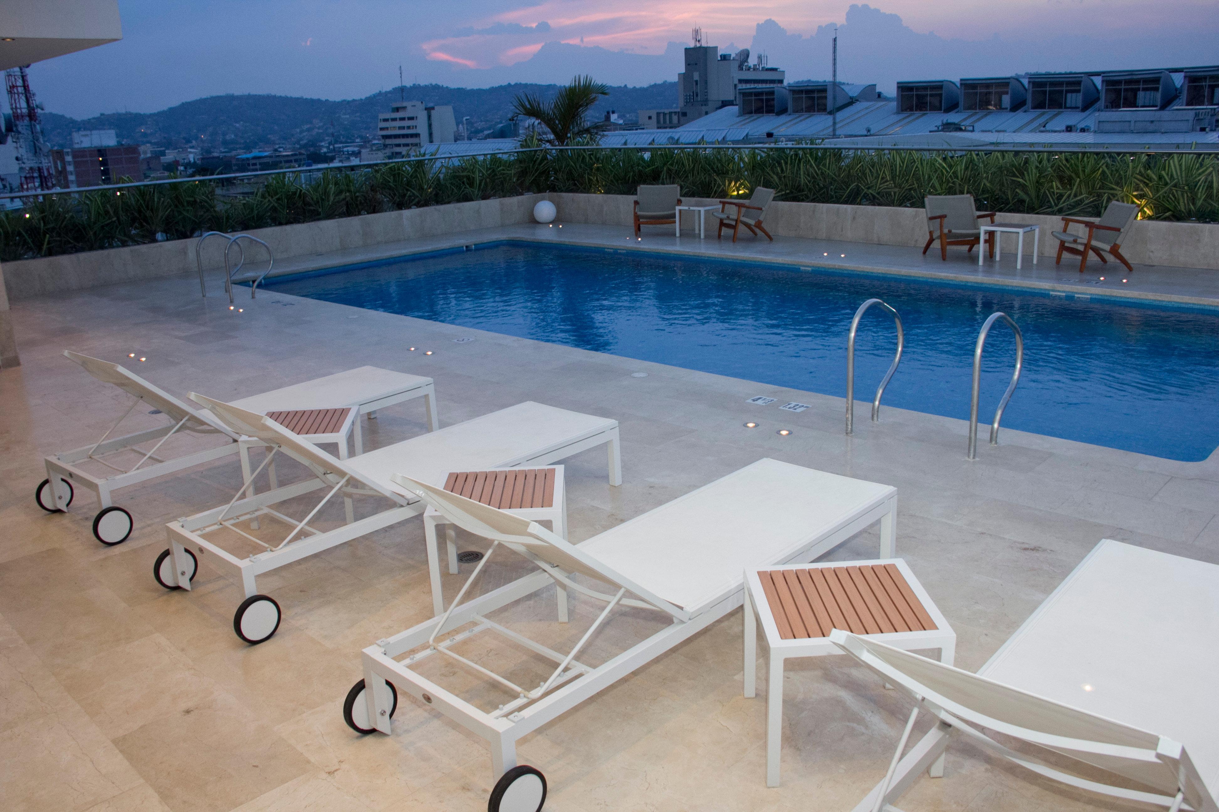 Holiday Inn Cucuta By Ihg Dış mekan fotoğraf Rooftop pool