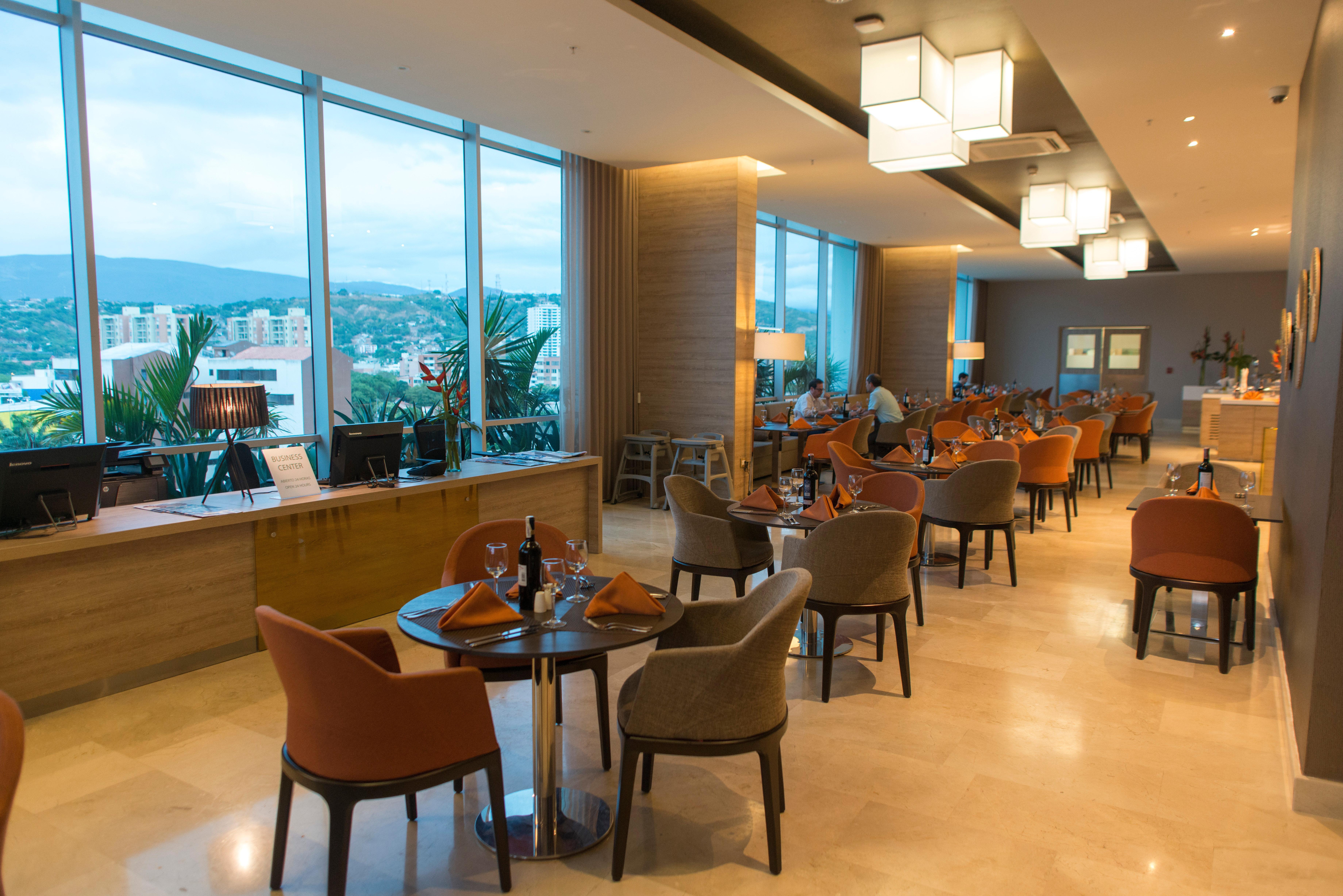 Holiday Inn Cucuta By Ihg Dış mekan fotoğraf The lounge at the airport