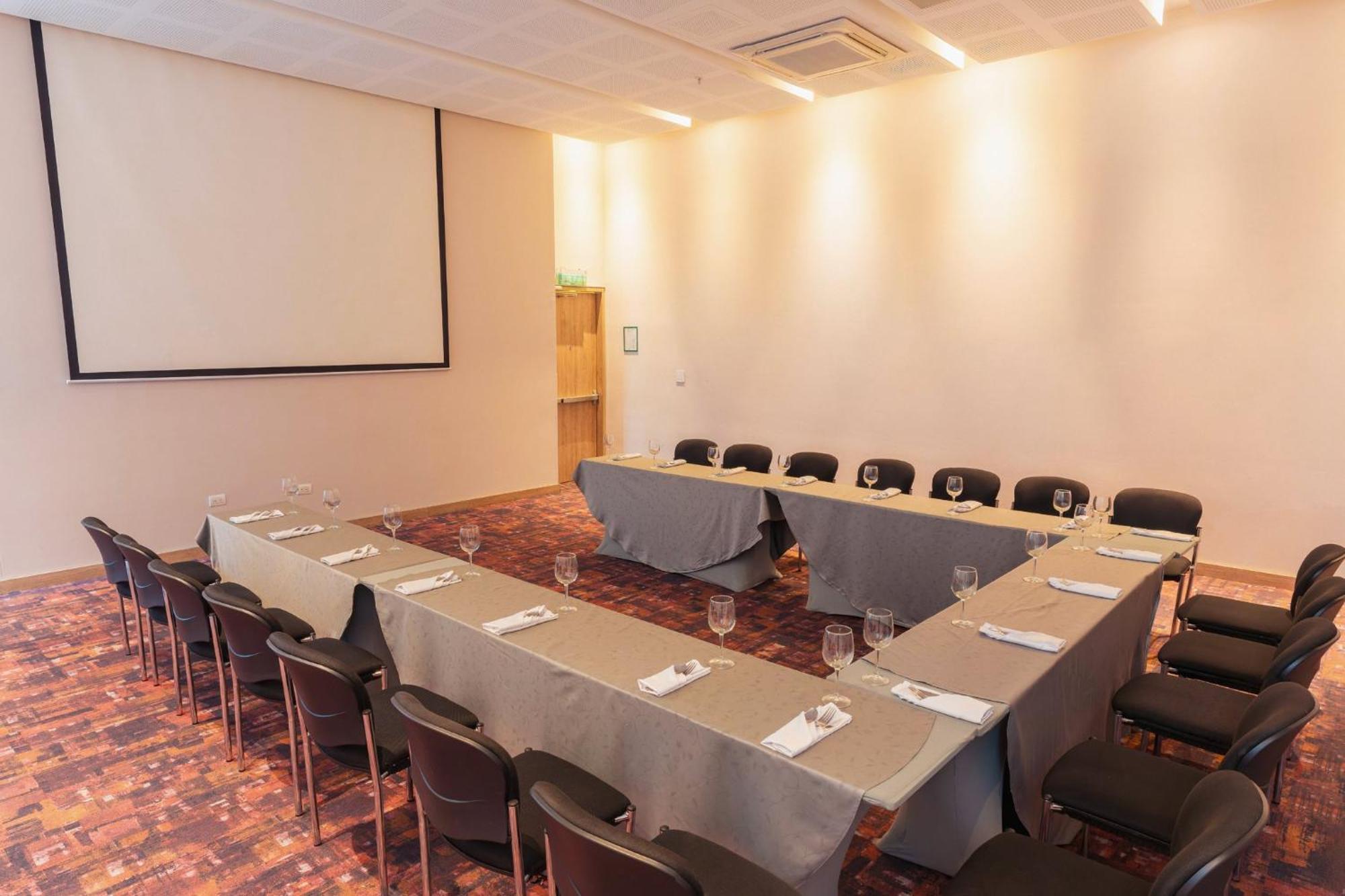 Holiday Inn Cucuta By Ihg Dış mekan fotoğraf Meeting room