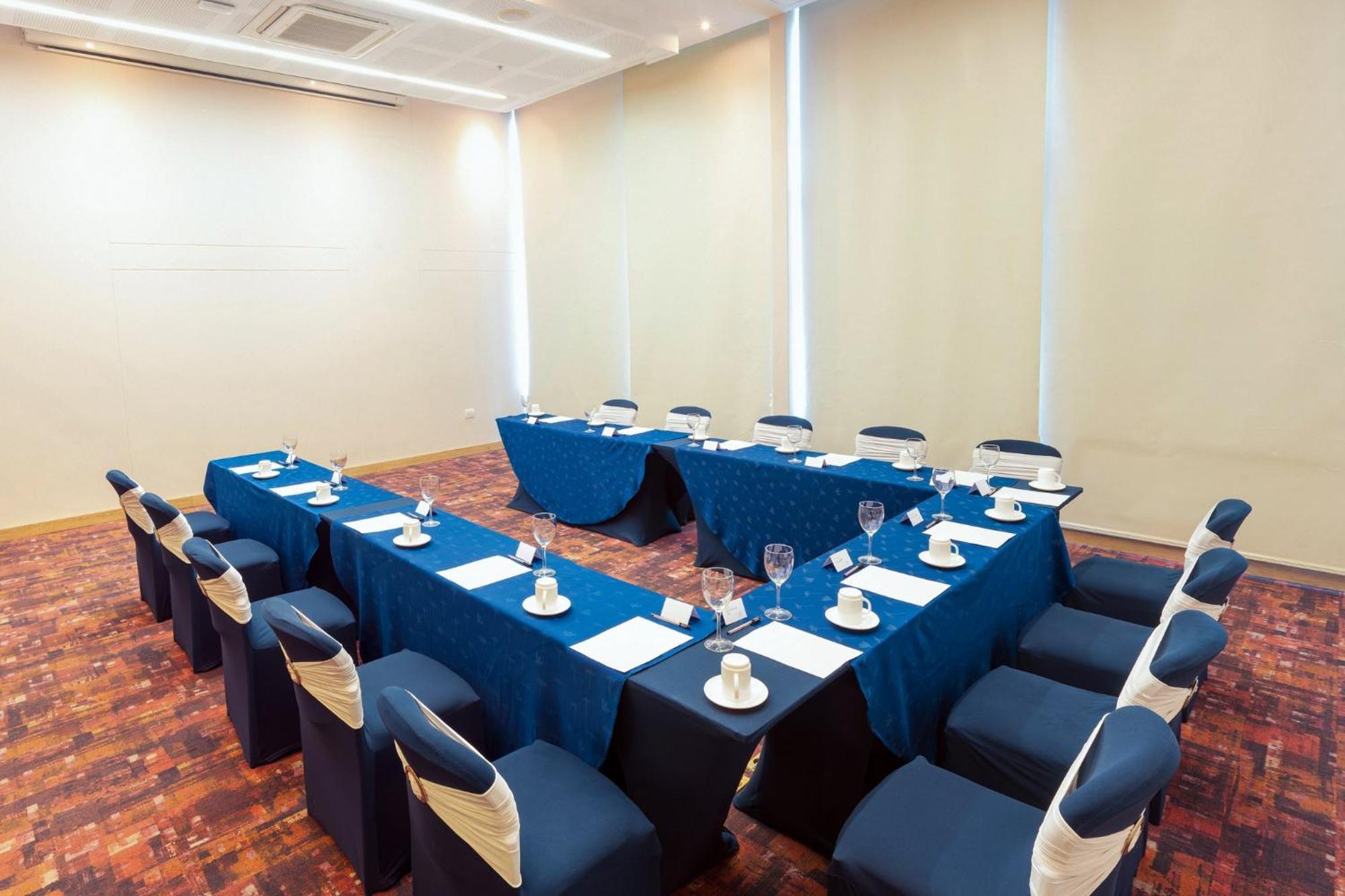 Holiday Inn Cucuta By Ihg Dış mekan fotoğraf Meeting room